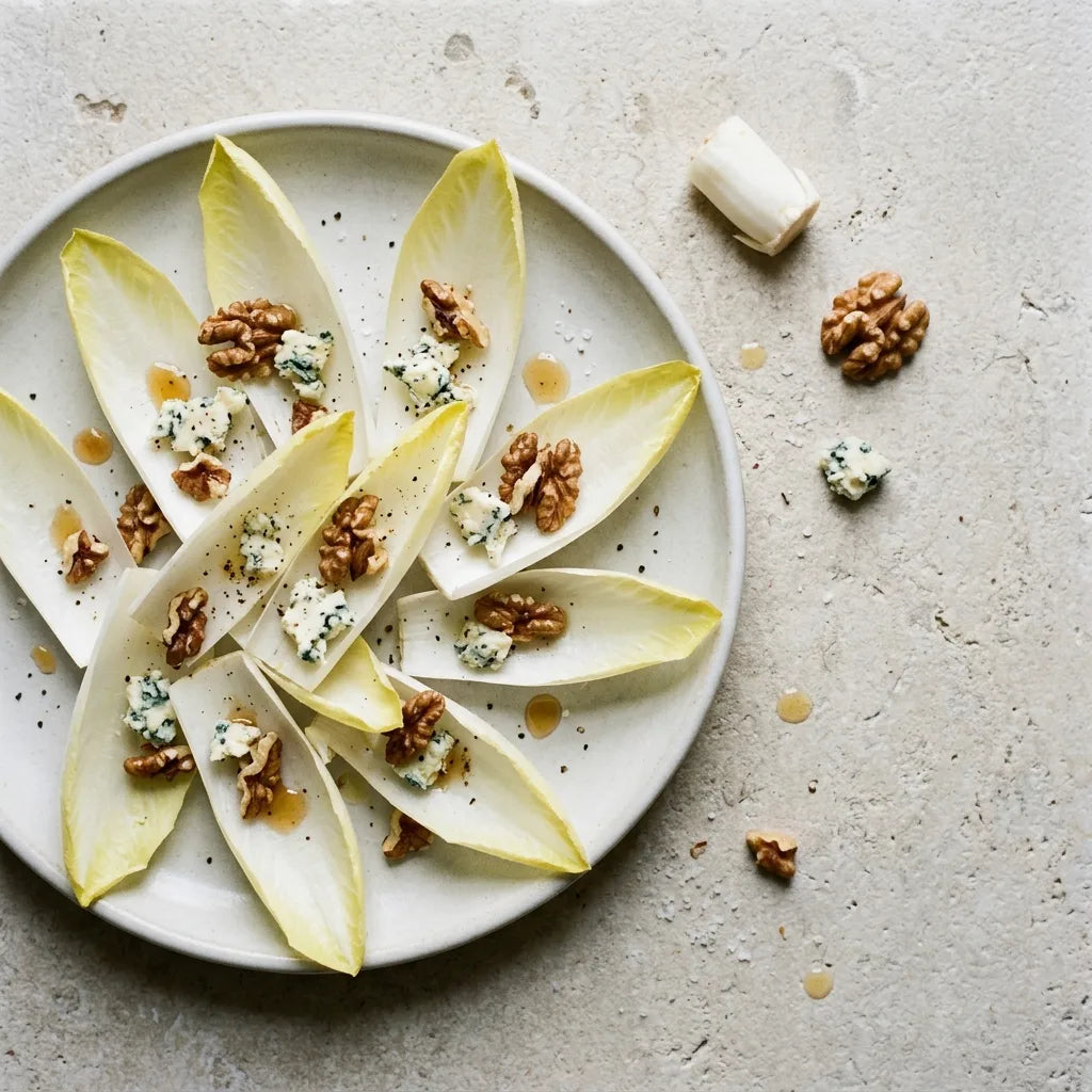 Salade d'endives crues aux cerneaux de noix et au bleu, huile de noix et fleur de sel — SemiSauvage